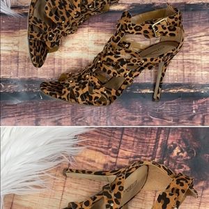 << Breckelles Leopard Print Strappy Heels >>